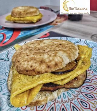 Puccetta con torta di ceci biologica e melanzane fritte