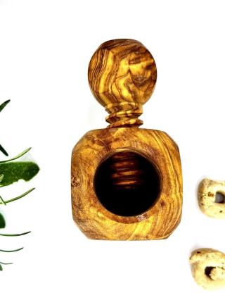 Schiaccianoci in olivo